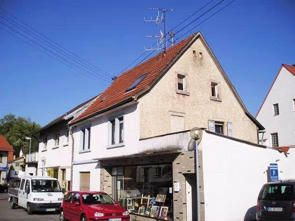 Zustand der Fassade vor der Sanierung durch RenoTec – Altes Mauerwerk in Baiertal