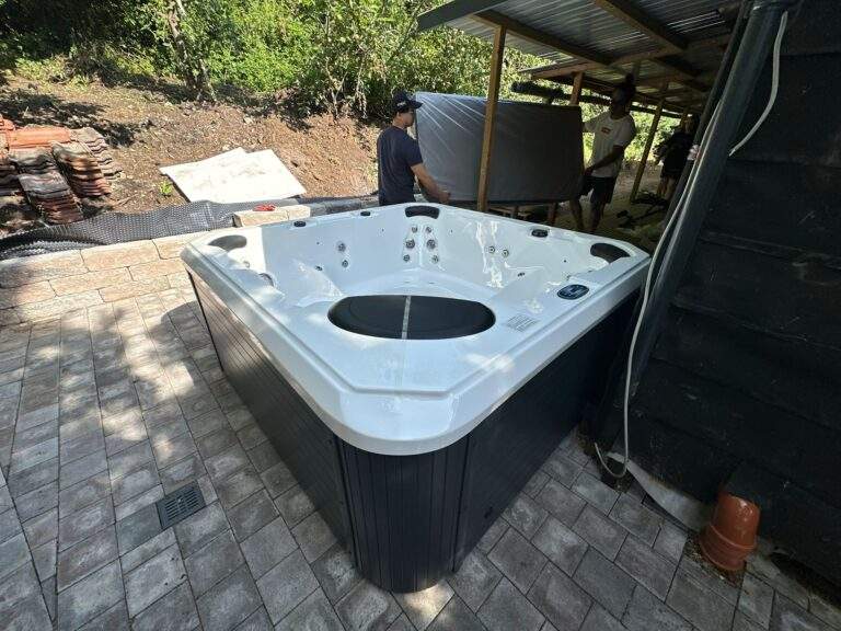 Jacuzzi Terasse Außenanlage Renotec Lobbach